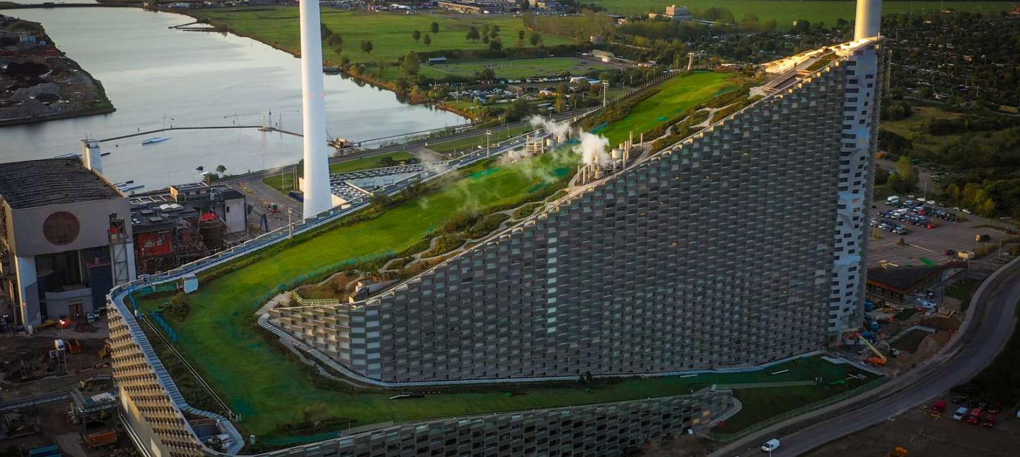 CopenHill is a modern masterpiece in Copenhagen, by local world-famous architect, Bjarke Ingels.